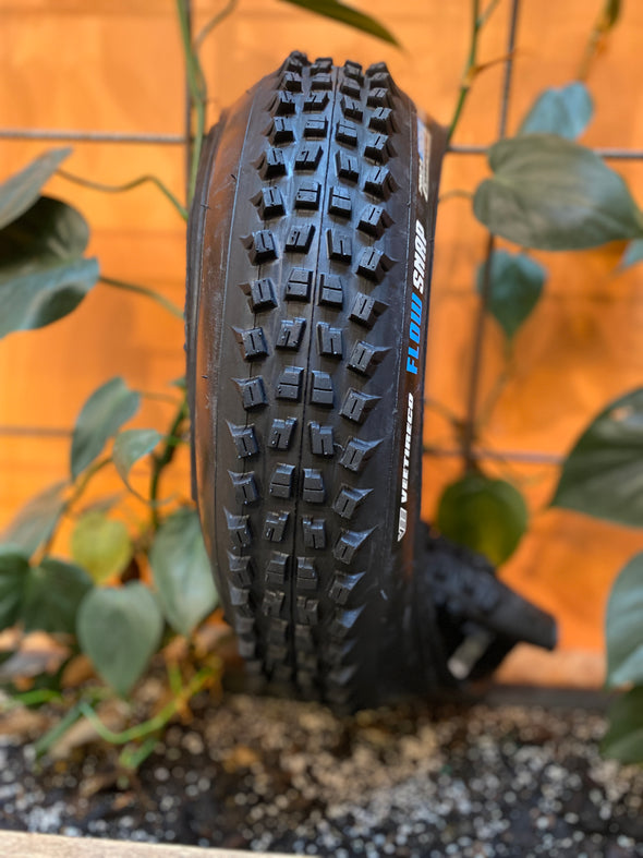 Vee Tee Flow Snap 20x2.4" Tyre